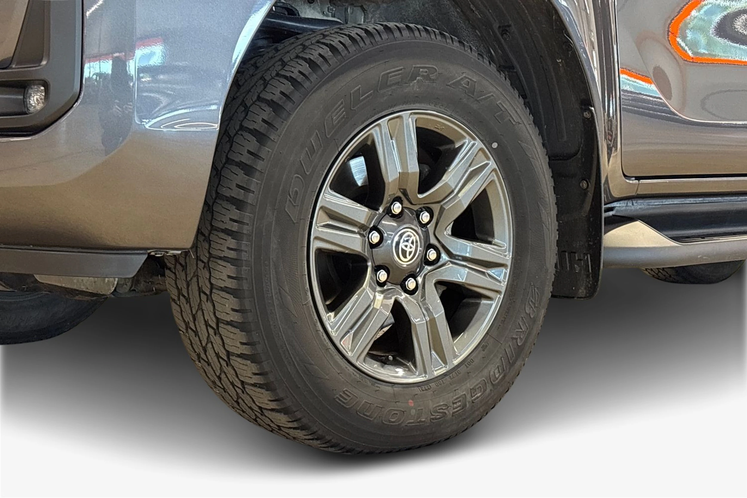 harmaa Toyota Hilux 2021 kuva 12.
