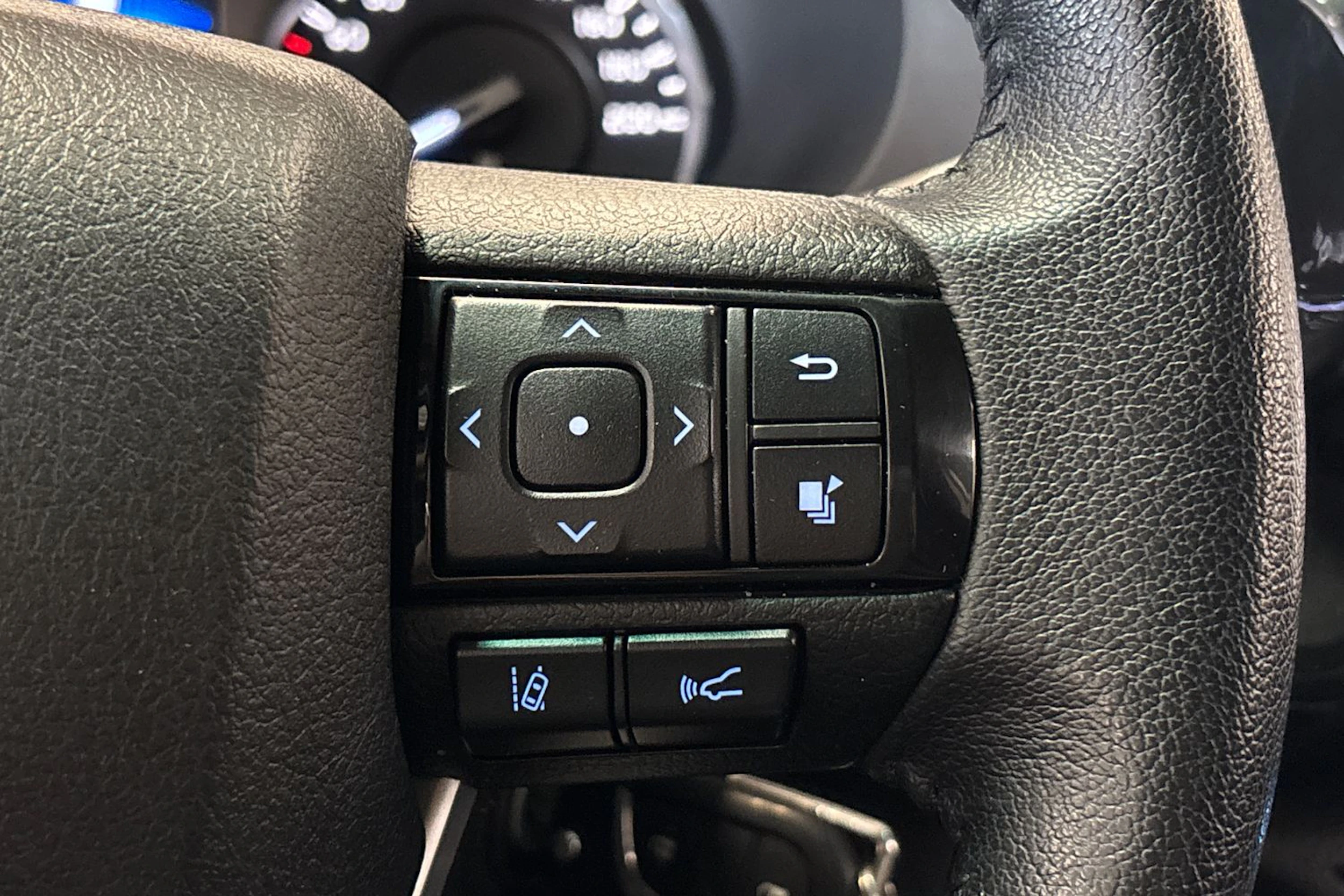 harmaa Toyota Hilux 2021 kuva 20.