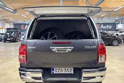 harmaa Toyota Hilux 2021 kuva 31.