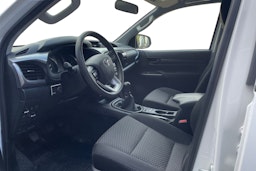 valkoinen Toyota Hilux 2021 kuva 3.