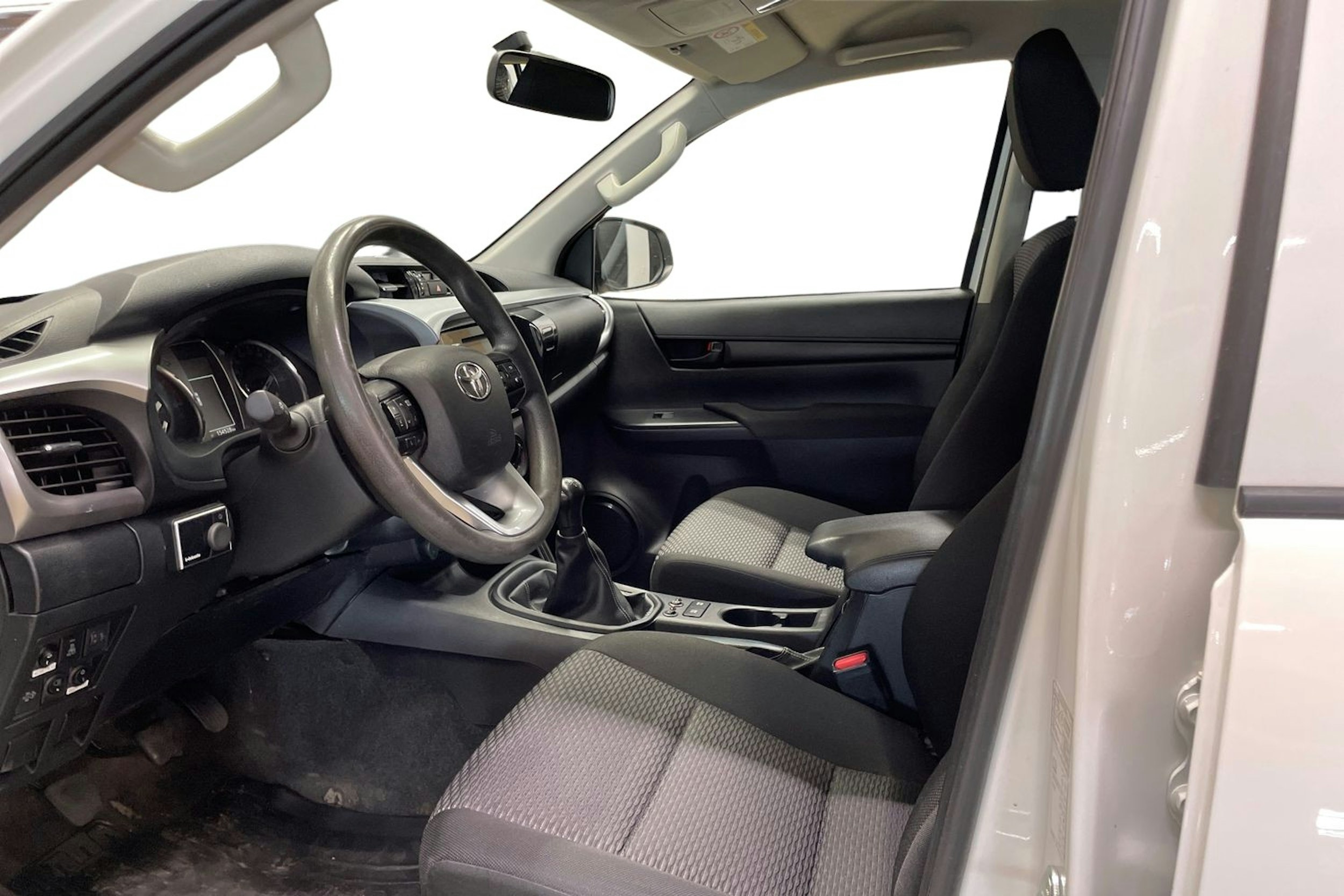 valkoinen Toyota Hilux 2021 kuva 7.