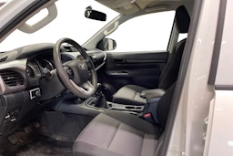 valkoinen Toyota Hilux 2021 kuva 7.