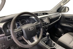 valkoinen Toyota Hilux 2021 kuva 9.