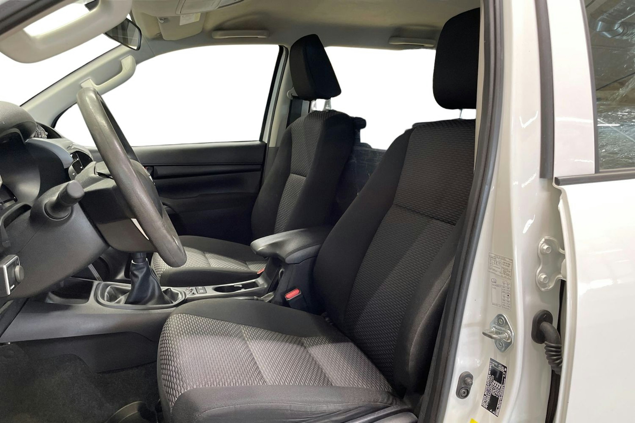valkoinen Toyota Hilux 2021 kuva 10.