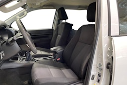 valkoinen Toyota Hilux 2021 kuva 10.
