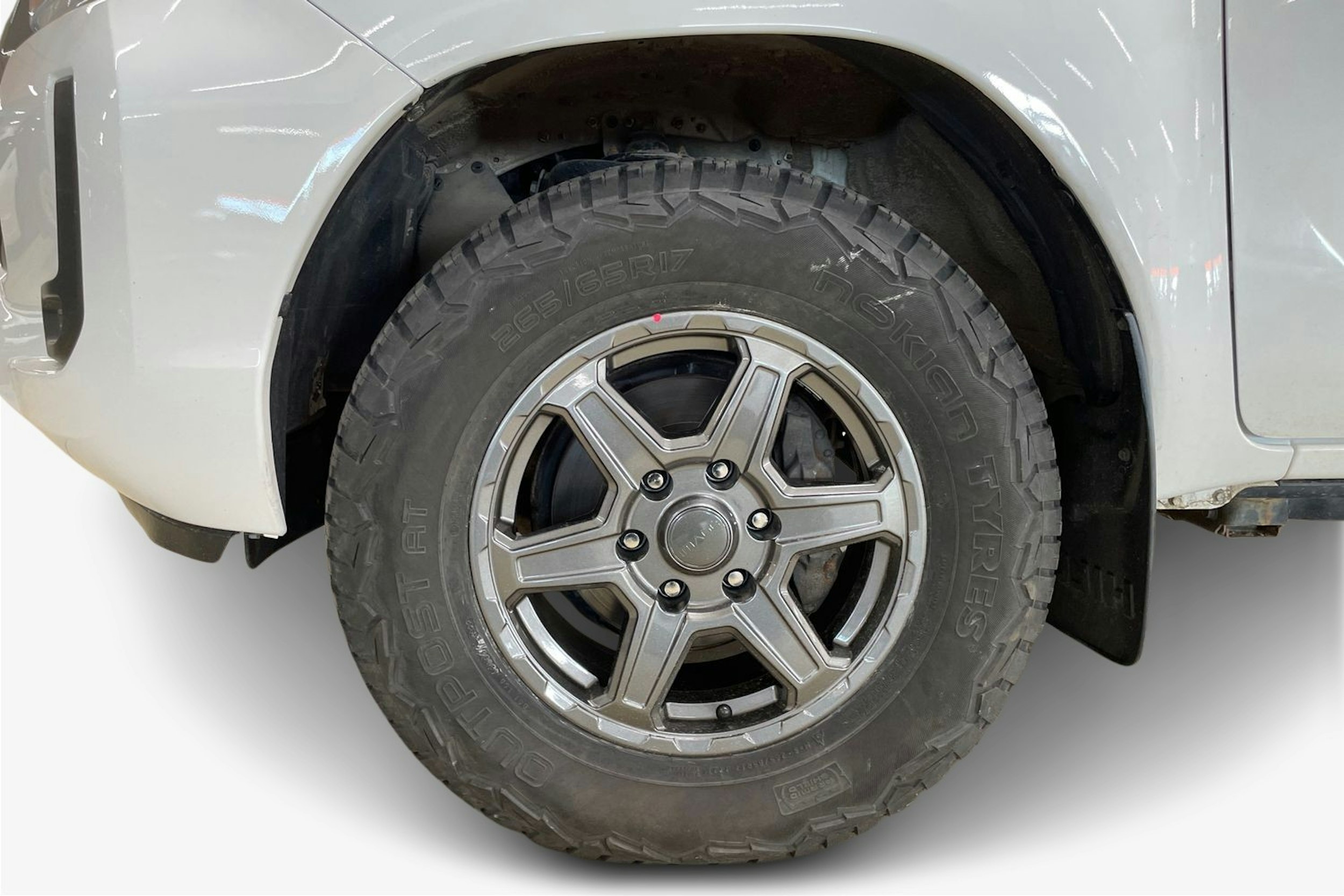 valkoinen Toyota Hilux 2021 kuva 11.