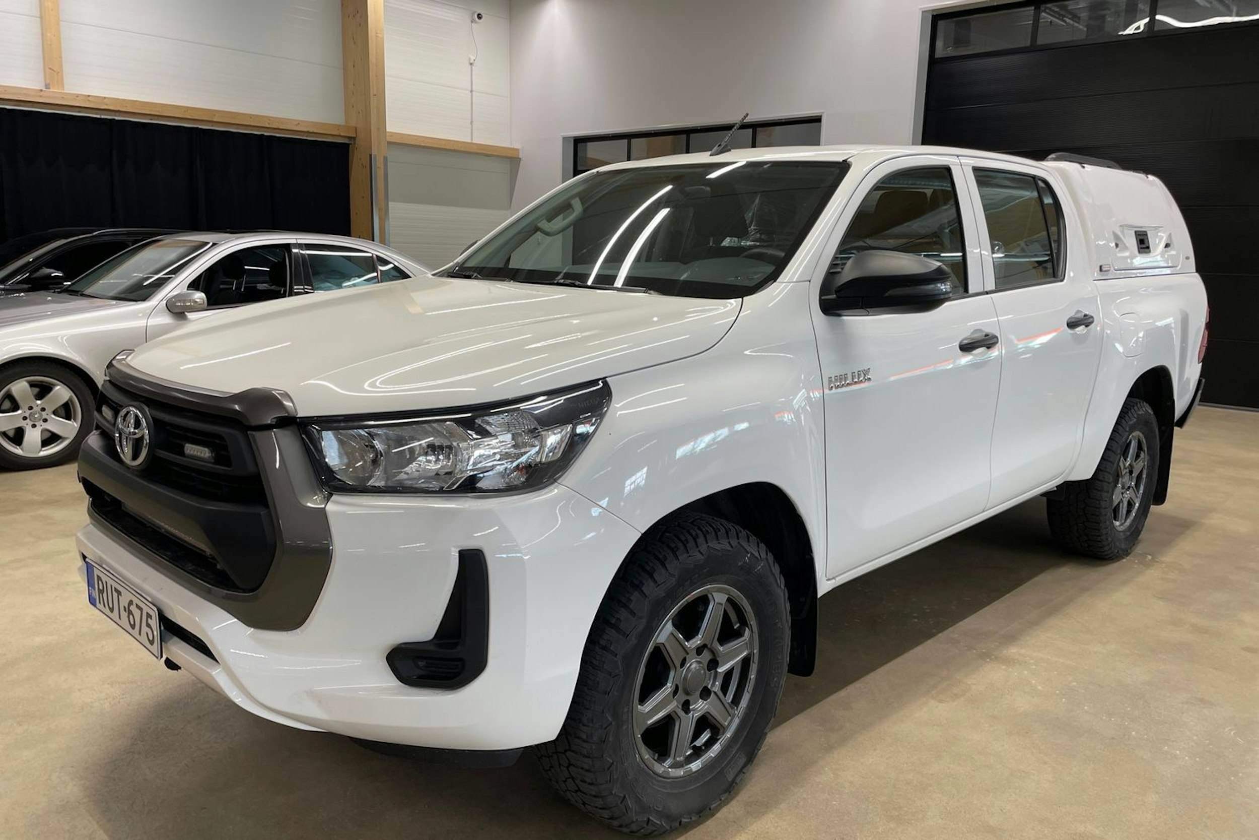 valkoinen Toyota Hilux 2021 kuva 14.