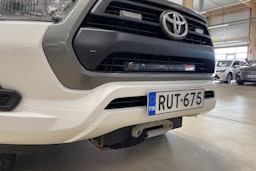 valkoinen Toyota Hilux 2021 kuva 15.