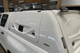 valkoinen Toyota Hilux 2021 kuva 20.