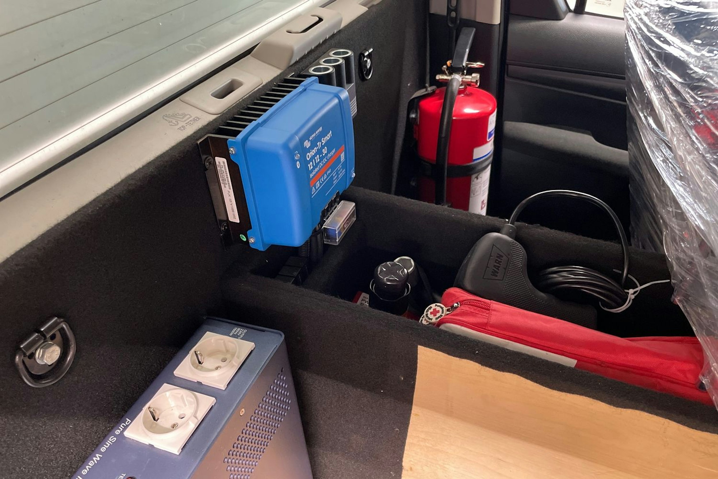 valkoinen Toyota Hilux 2021 kuva 21.