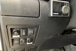 valkoinen Toyota Hilux 2021 kuva 26.