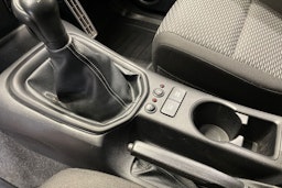 valkoinen Toyota Hilux 2021 kuva 27.