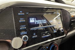 valkoinen Toyota Hilux 2021 kuva 33.