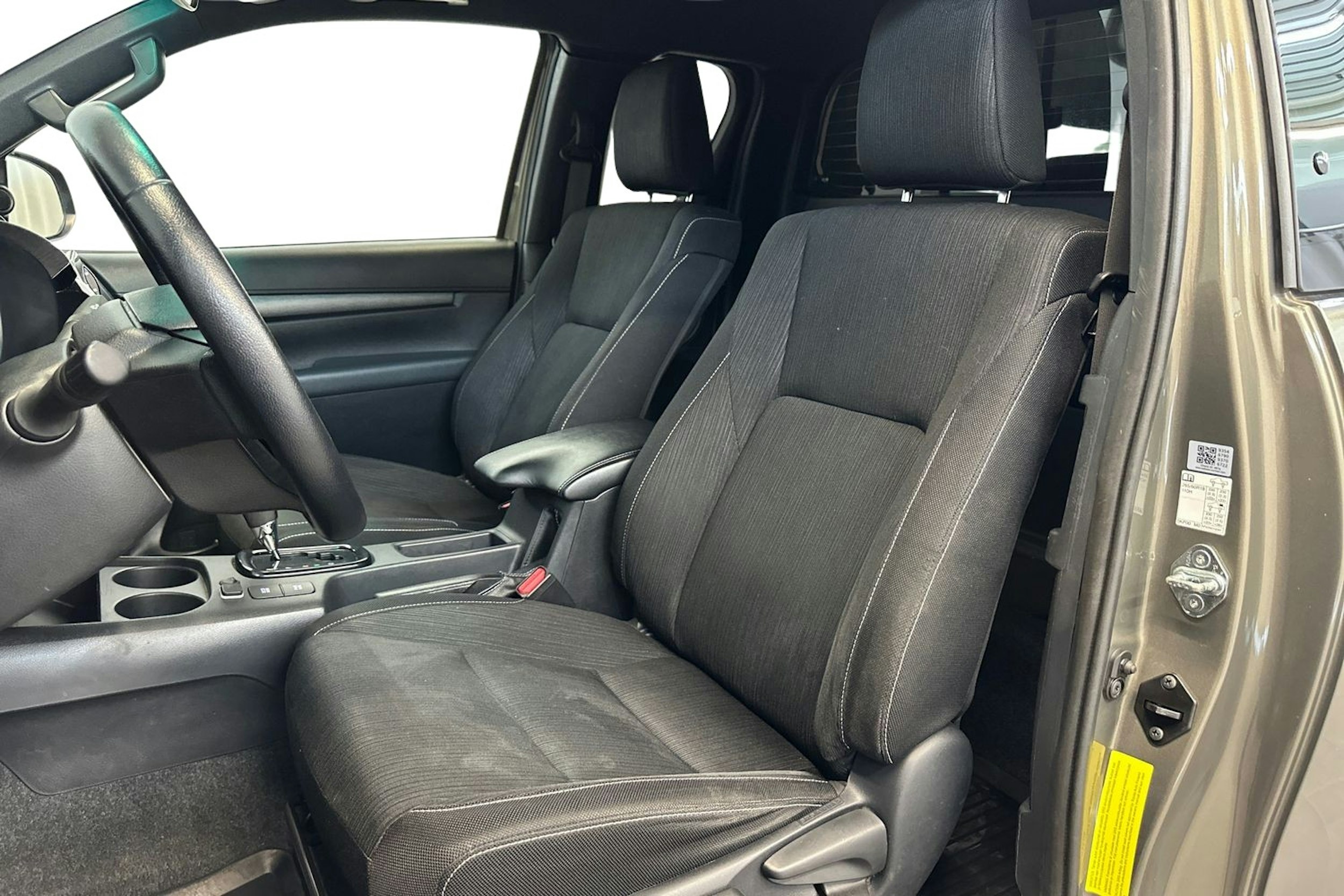 ruskea (beige) Toyota Hilux 2021 kuva 10.