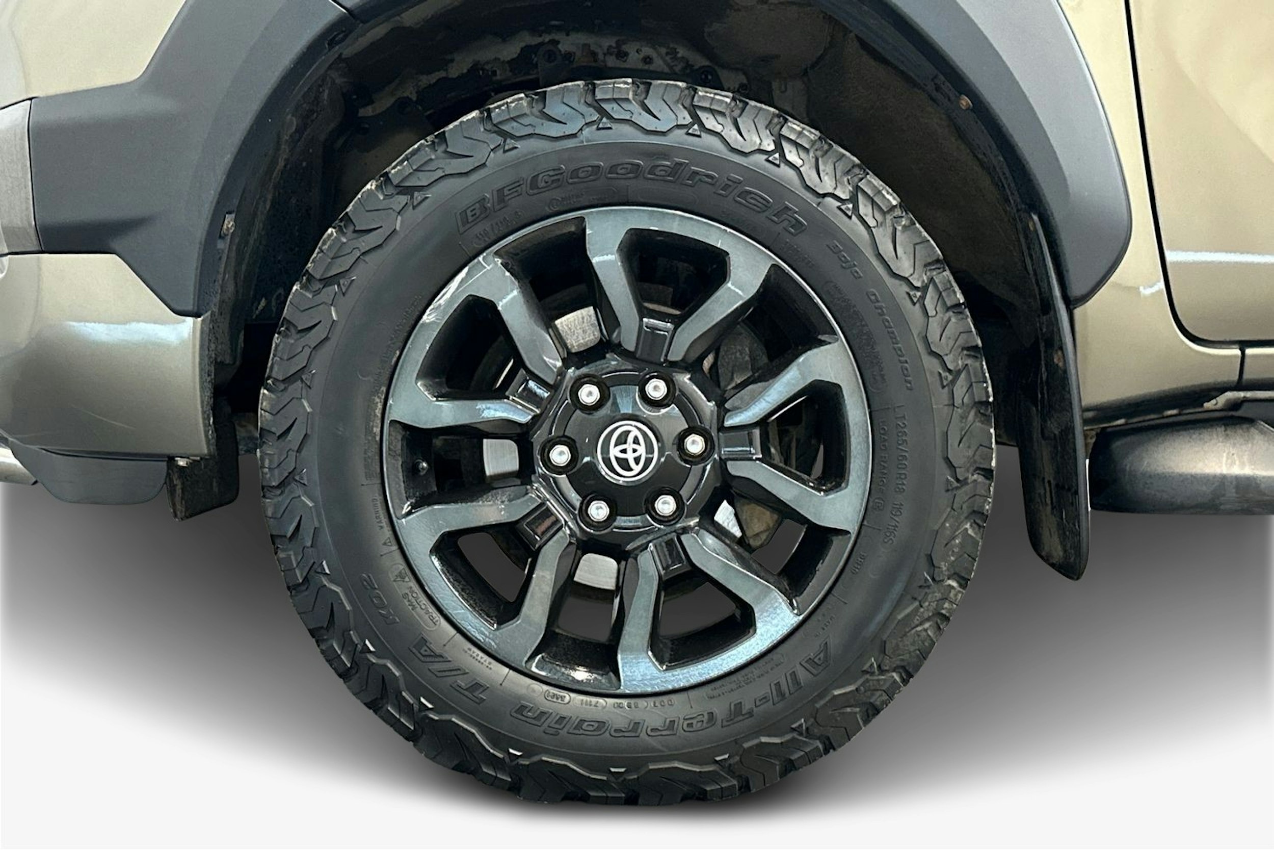 ruskea (beige) Toyota Hilux 2021 kuva 11.