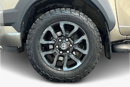 ruskea (beige) Toyota Hilux 2021 kuva 11.