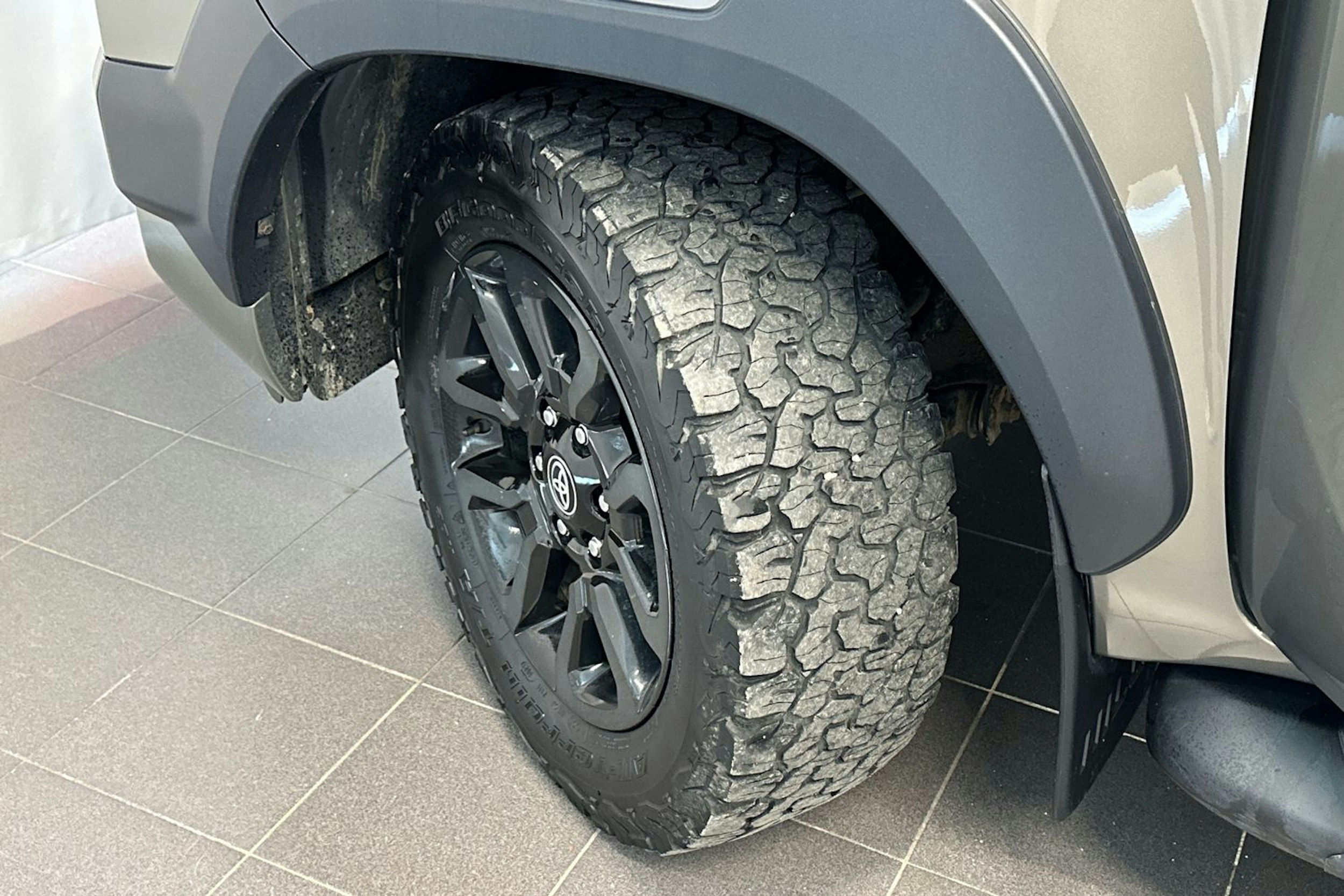 ruskea (beige) Toyota Hilux 2021 kuva 13.