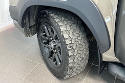 ruskea (beige) Toyota Hilux 2021 kuva 13.