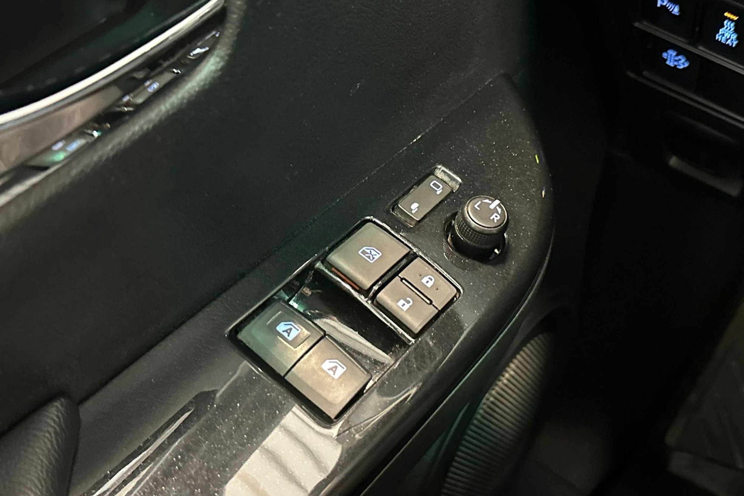 ruskea (beige) Toyota Hilux 2021 kuva 16.