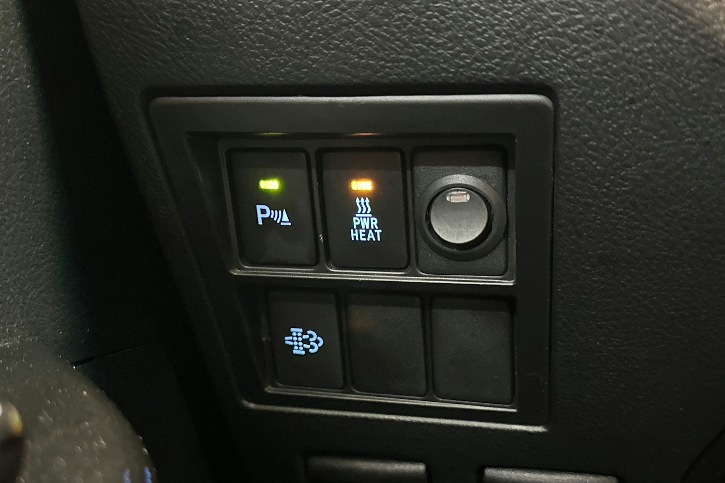 ruskea (beige) Toyota Hilux 2021 kuva 17.