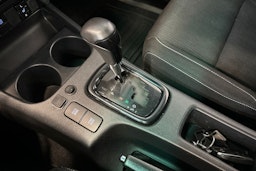 ruskea (beige) Toyota Hilux 2021 kuva 22.