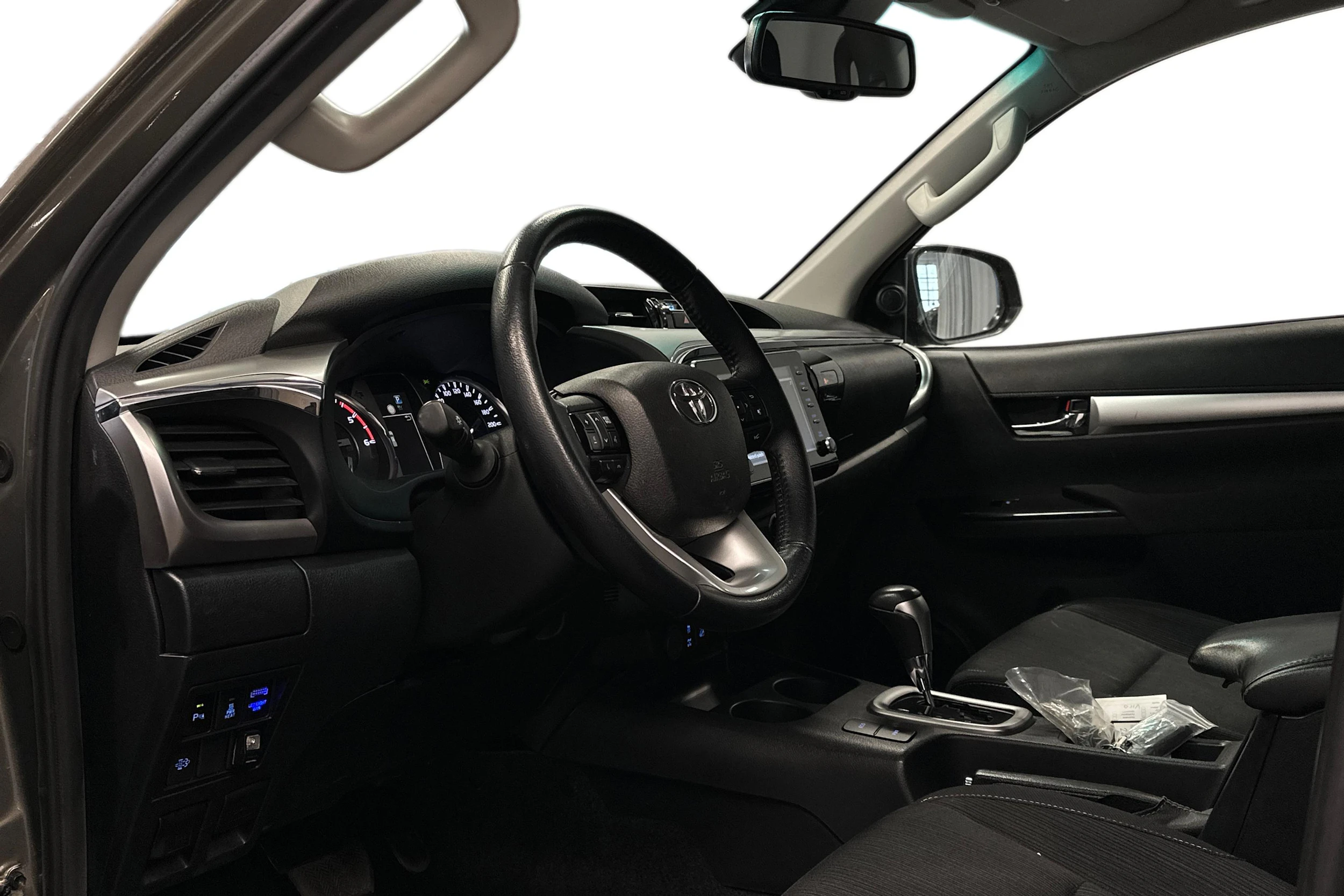 moniväri Toyota Hilux 2022 kuva 3.