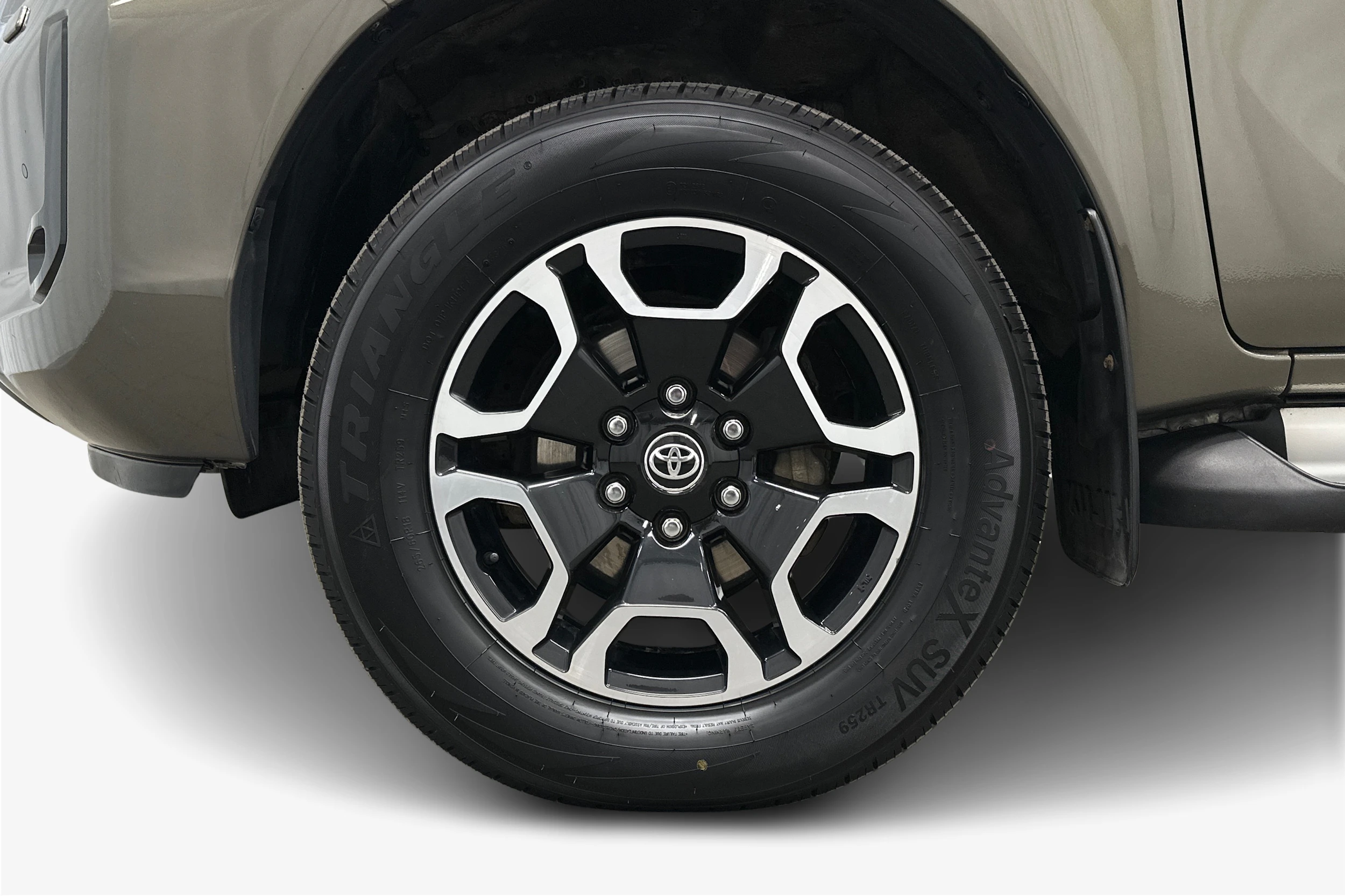 moniväri Toyota Hilux 2022 kuva 8.