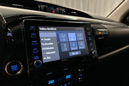 moniväri Toyota Hilux 2022 kuva 12.
