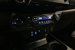 moniväri Toyota Hilux 2022 kuva 14.