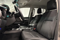 moniväri Toyota Hilux 2022 kuva 16.