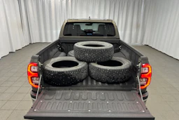moniväri Toyota Hilux 2022 kuva 17.