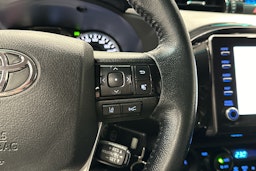harmaa Toyota Hilux 2022 kuva 8.