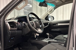 harmaa Toyota Hilux 2022 kuva 10.