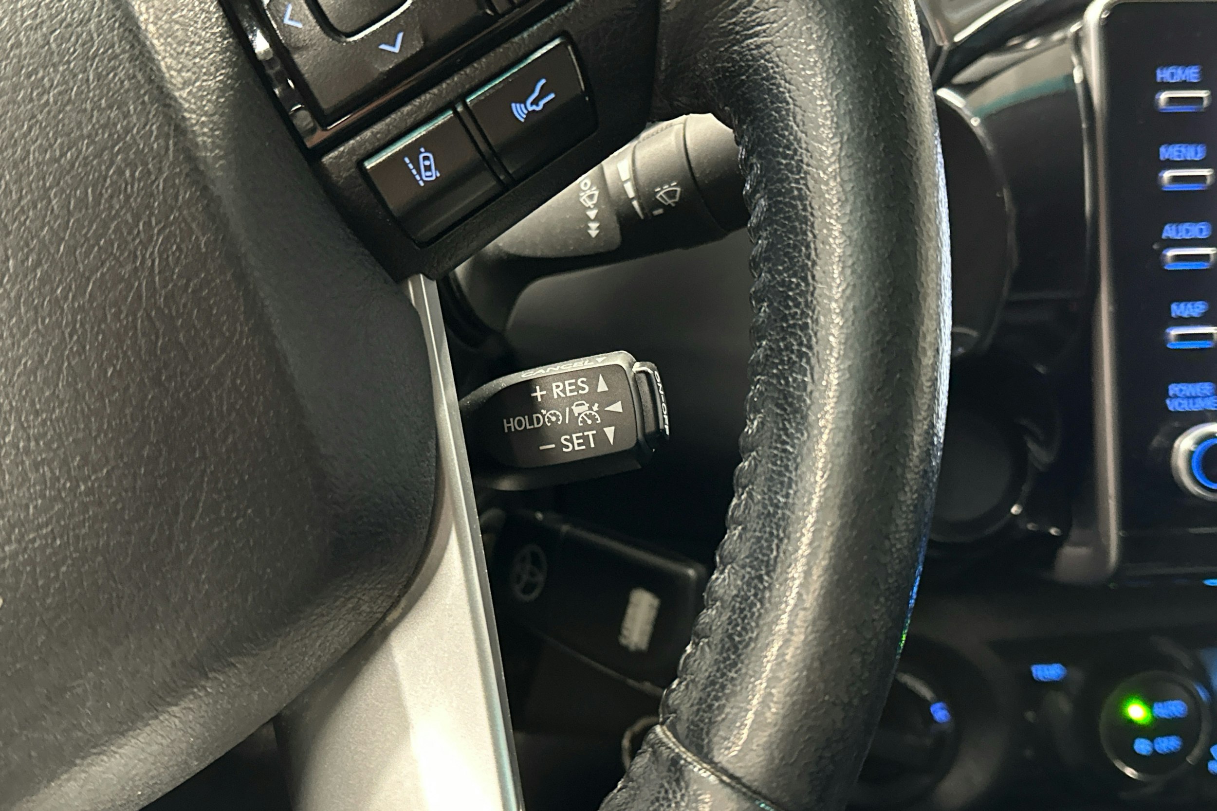 harmaa Toyota Hilux 2022 kuva 11.