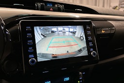 harmaa Toyota Hilux 2022 kuva 13.