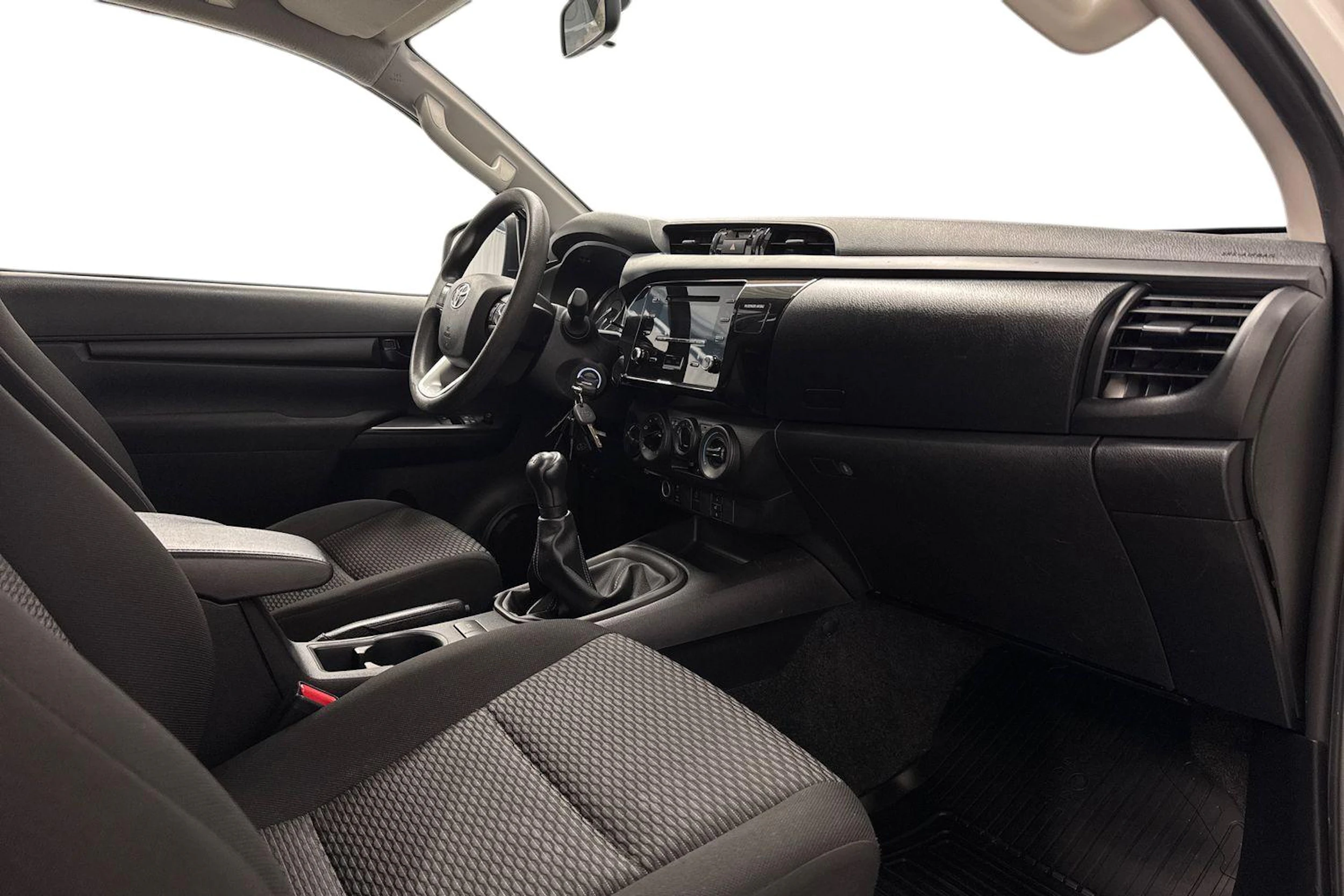 valkoinen Toyota Hilux 2022 kuva 9.