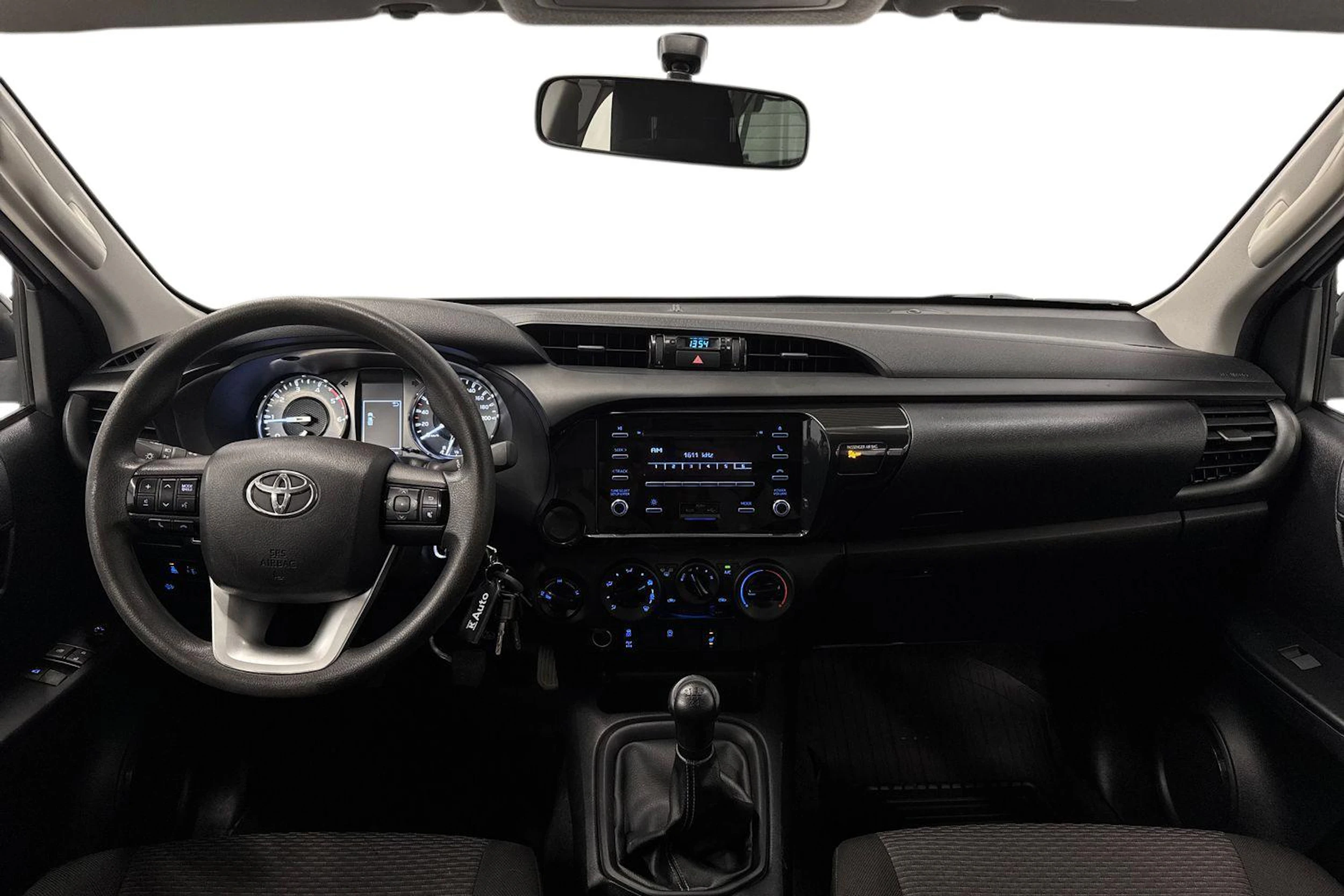 valkoinen Toyota Hilux 2022 kuva 11.