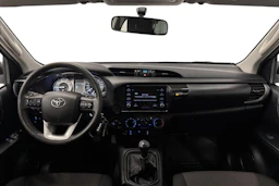 valkoinen Toyota Hilux 2022 kuva 11.