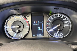 valkoinen Toyota Hilux 2022 kuva 15.