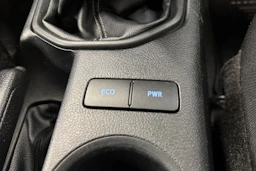 valkoinen Toyota Hilux 2022 kuva 20.