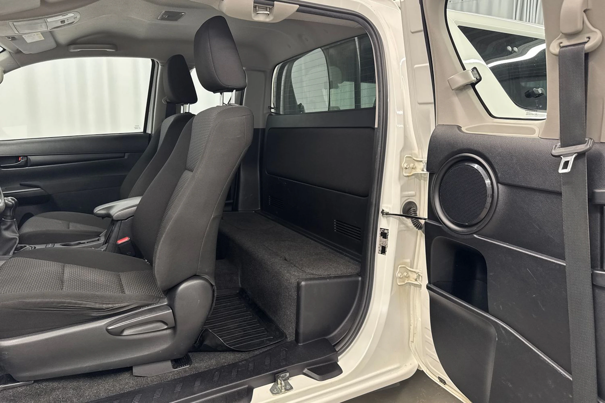 valkoinen Toyota Hilux 2022 kuva 22.