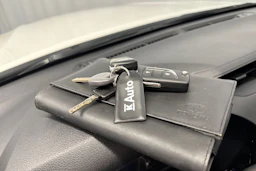 valkoinen Toyota Hilux 2022 kuva 26.
