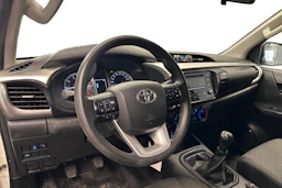 valkoinen Toyota Hilux 2022 kuva 3.
