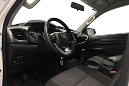 valkoinen Toyota Hilux 2022 kuva 6.