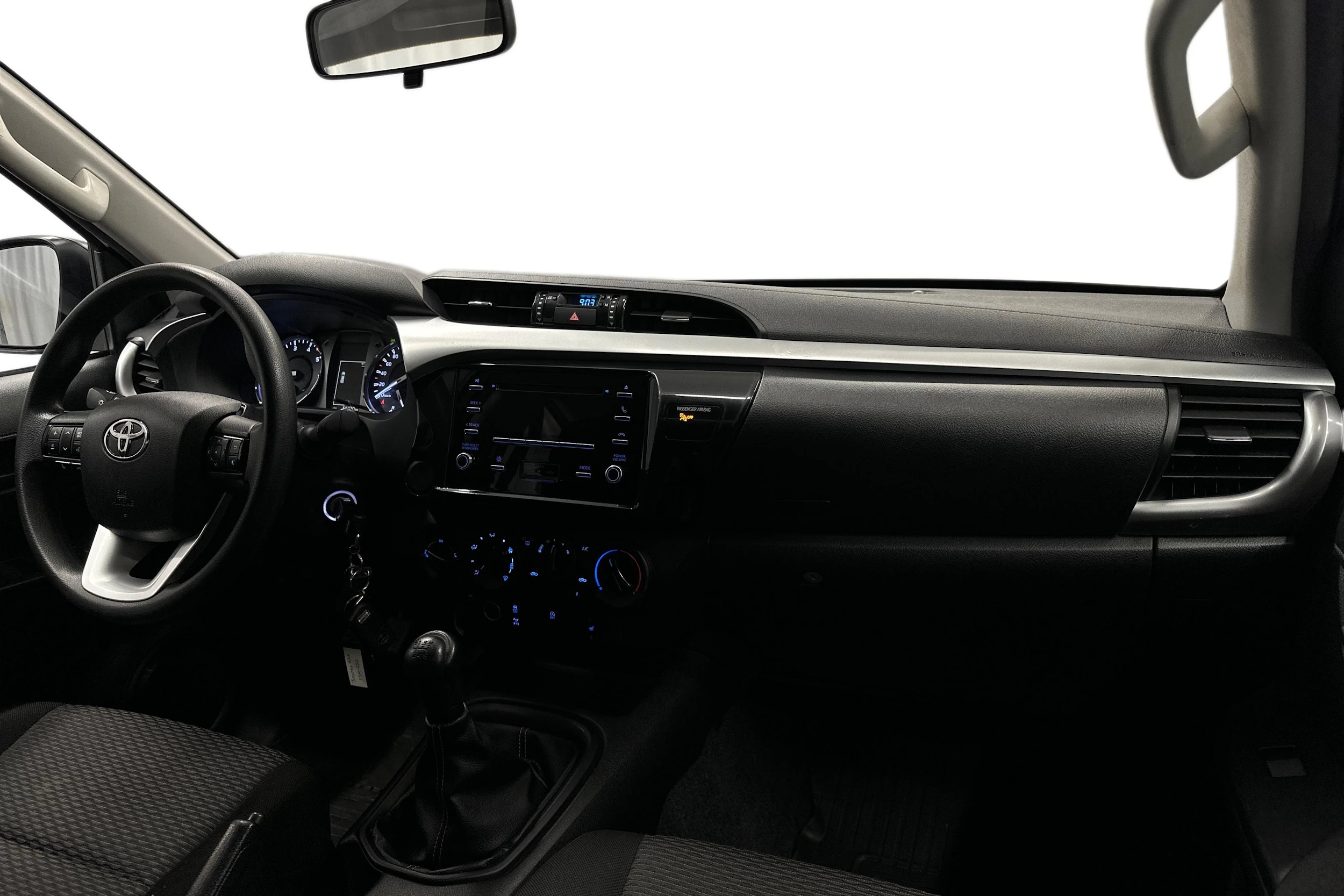 valkoinen Toyota Hilux 2022 kuva 7.