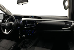valkoinen Toyota Hilux 2022 kuva 7.