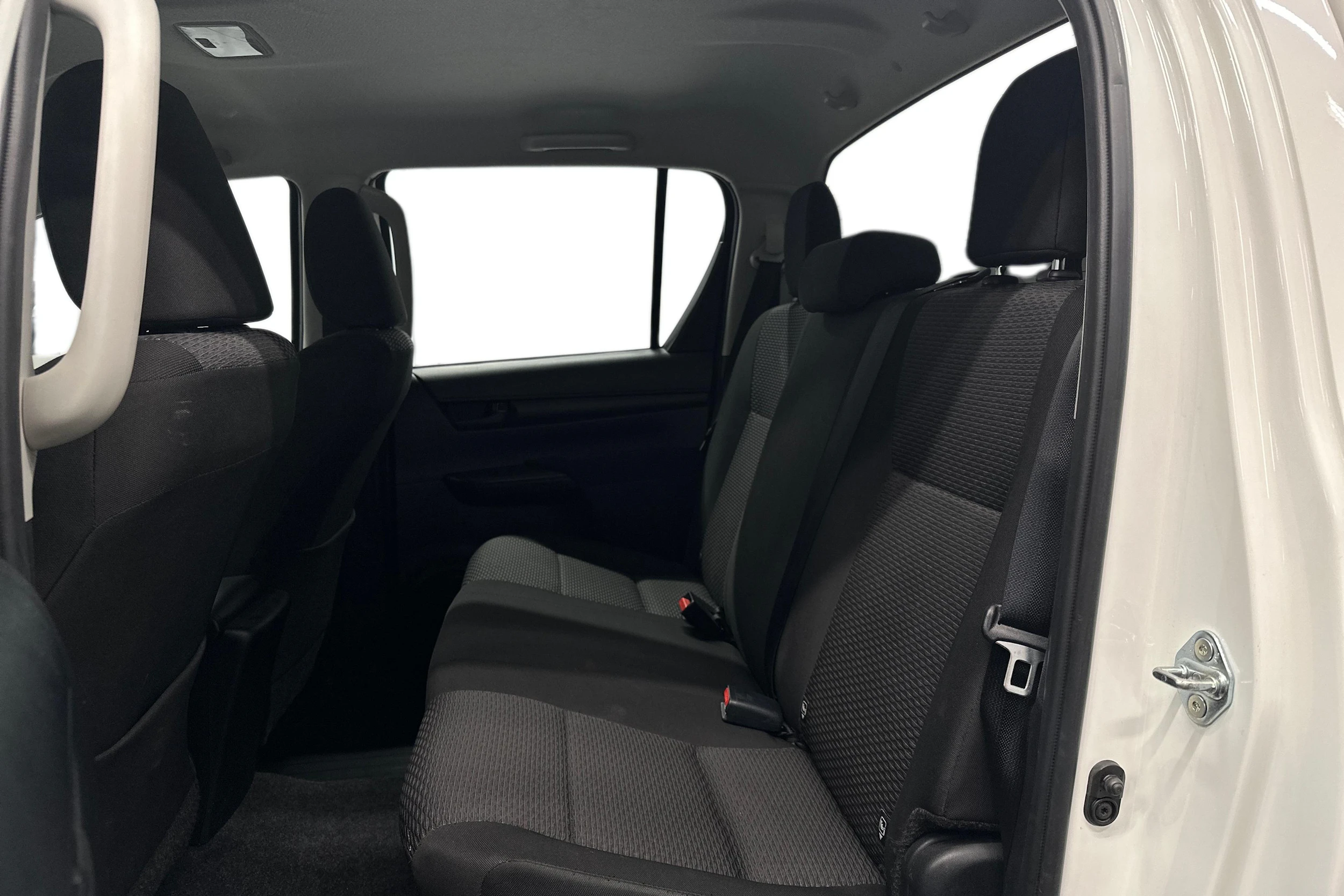 valkoinen Toyota Hilux 2022 kuva 8.