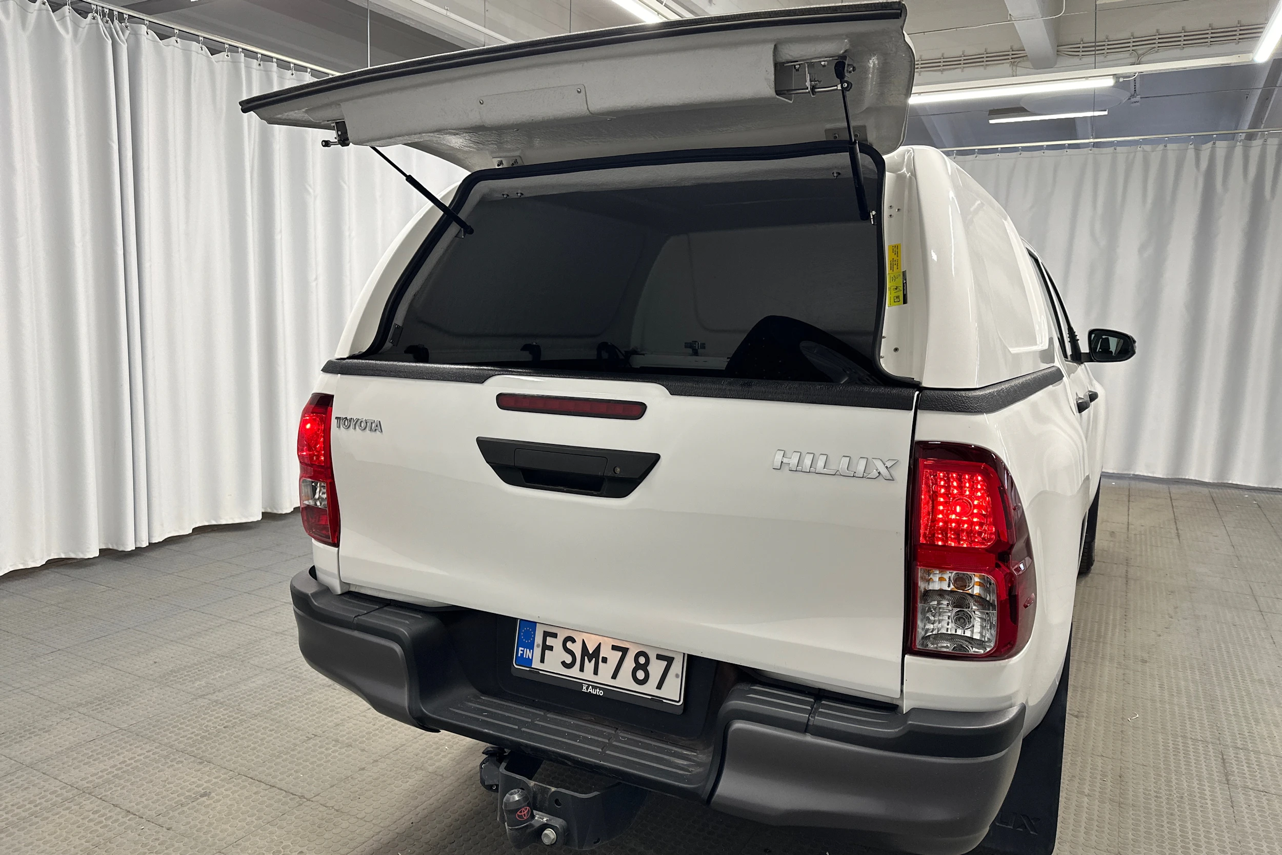 valkoinen Toyota Hilux 2022 kuva 12.