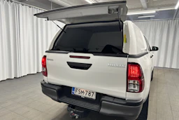 valkoinen Toyota Hilux 2022 kuva 12.