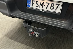 valkoinen Toyota Hilux 2022 kuva 13.